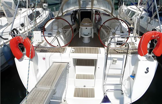 Beneteau Oceanis 43