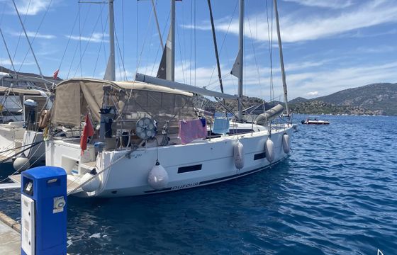 Dufour 390