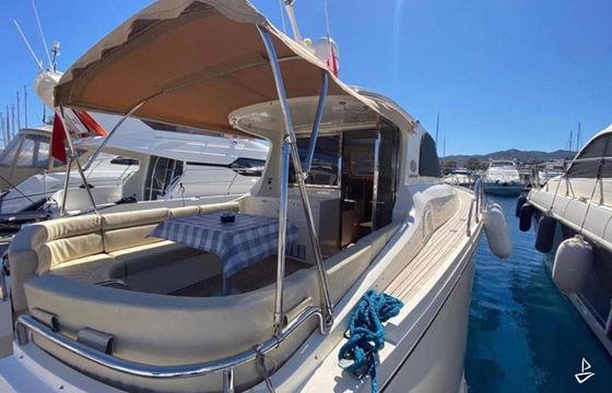 Yacht Club Motoryacht
