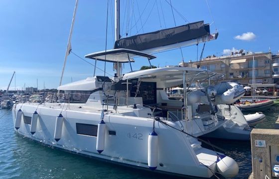 Lagoon 42
