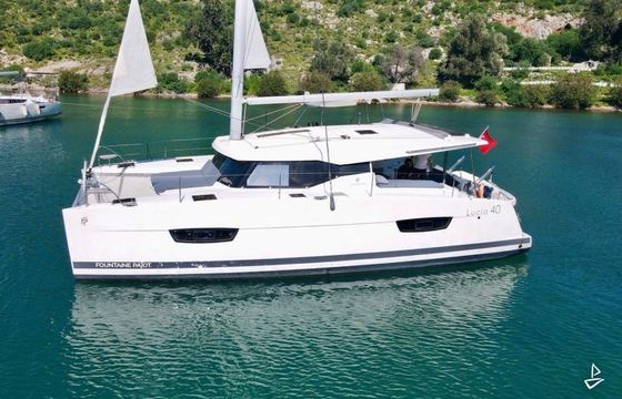 Fountaine Pajot Lucia 40