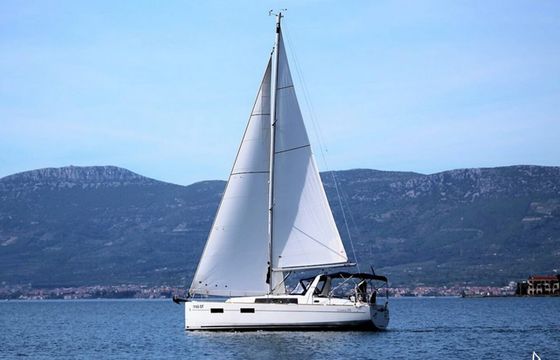 Beneteau Oceanis 35
