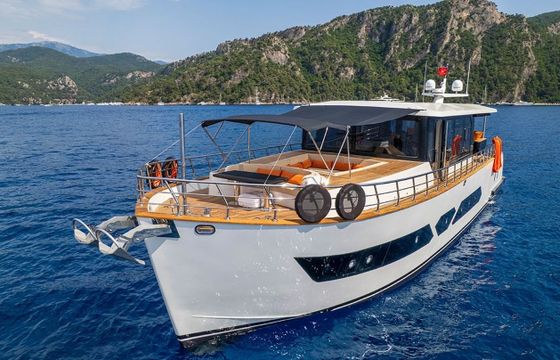 Custom Made Motoryacht