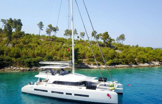 Lagoon Seventy 7