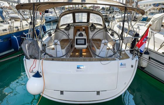 Bavaria 37