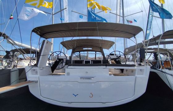 Dufour 530 Owner's Version