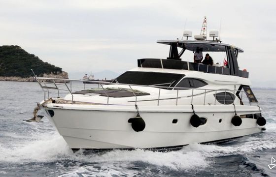 Ferretti Yachts 550