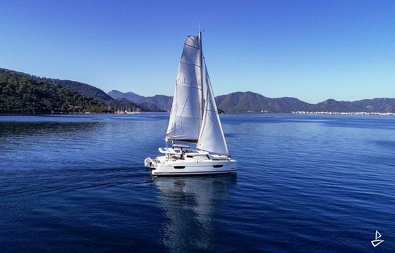 Fountaine Pajot Lucia 40