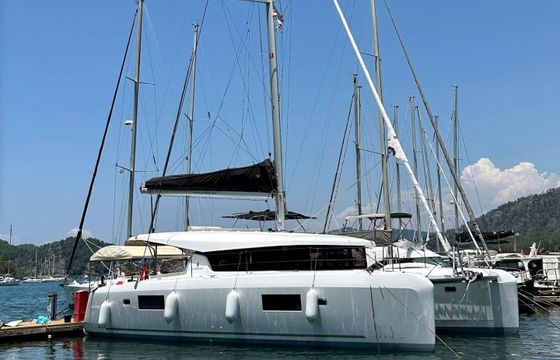 Lagoon 42