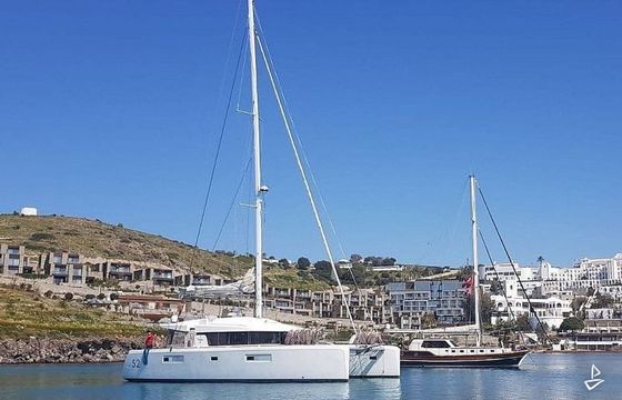 Lagoon 52
