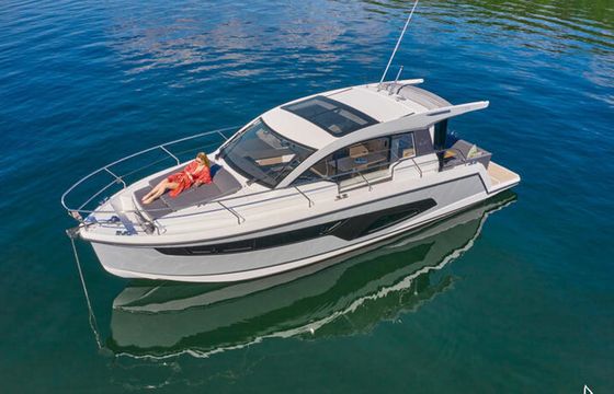 Sealine C335