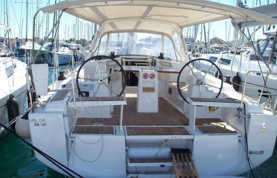 Beneteau Oceanis 38