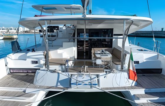 Lagoon 42