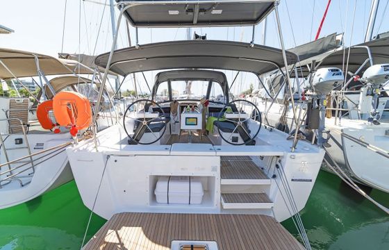 Dufour 390