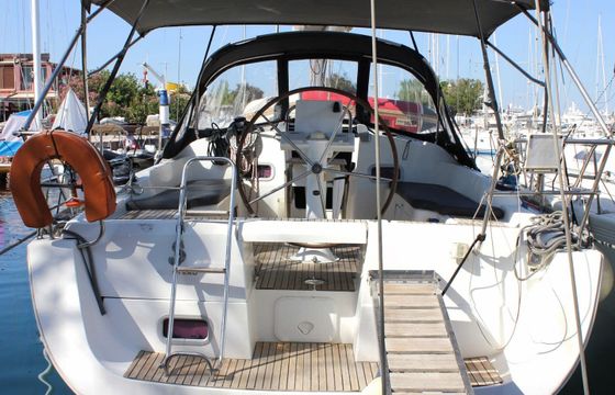 Beneteau Oceanis 37