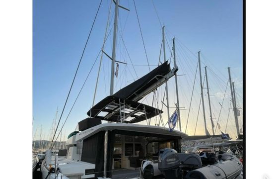 Lagoon 52