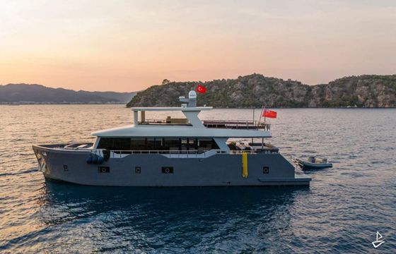 Custom Made Motoryacht