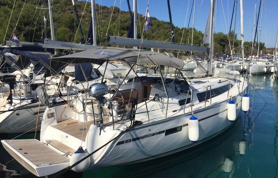 Bavaria Cruiser 37