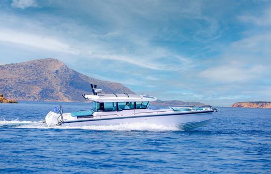 Axopar 37 XC Cross Cabin