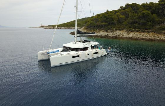 Lagoon 52
