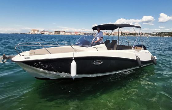 Quicksilver 675 Active Sundeck