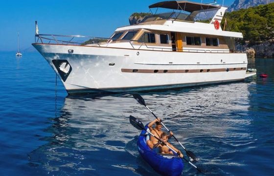M/Y 72