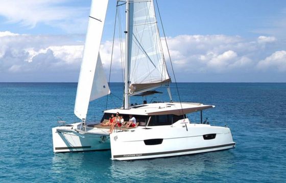 Fountaine Pajot Lucia 40