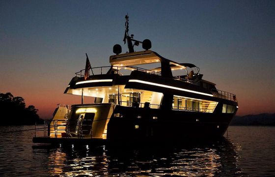 M/Y 102