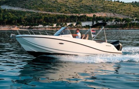 Quicksilver 675 Activ Sundeck