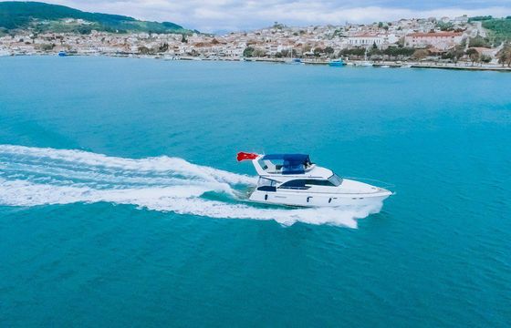 Custom Motor Yatch