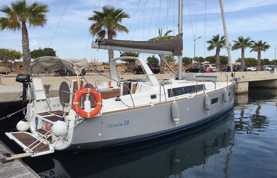 Beneteau Oceanis 38