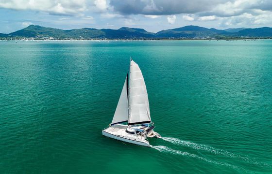 Catamaran Mumby 48