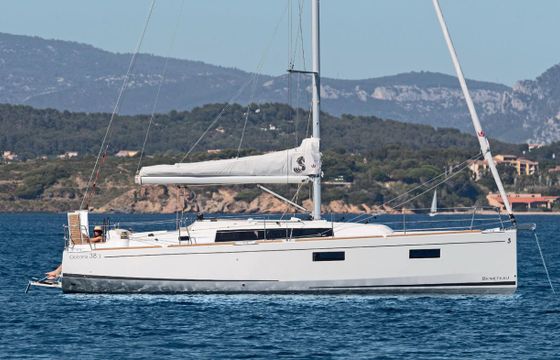 Beneteau Oceanis 38.1