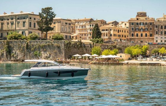 Sealine S335