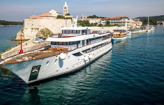Luxury Motor Yachts 157