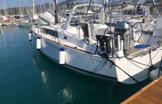 Beneteau Oceanis 38.1