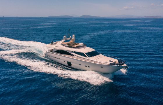 Ferretti 830