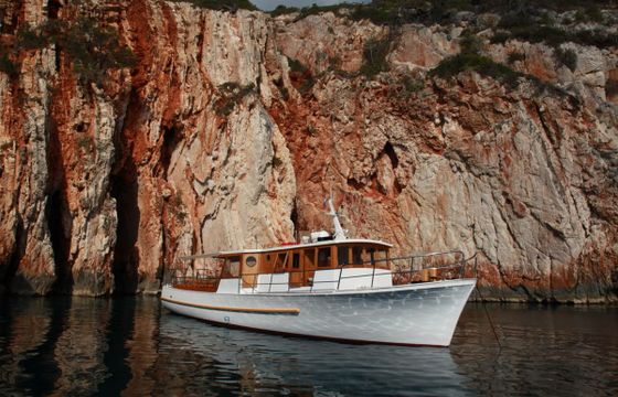 M/B Wooden boat