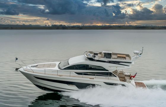 Fairline Squadron 50 Fly