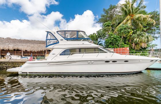 Sea Ray 520 sedan