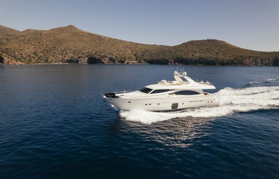Ferretti 830