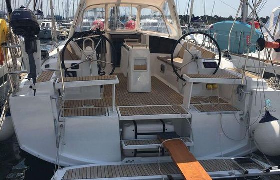 Beneteau Oceanis 38
