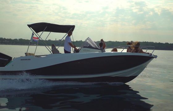 Quicksilver 675 open