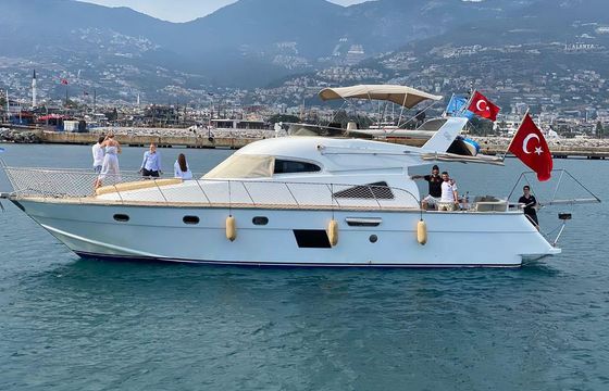 M/Y 52