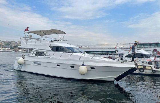 Yacthing Boats and Luxury Yachts