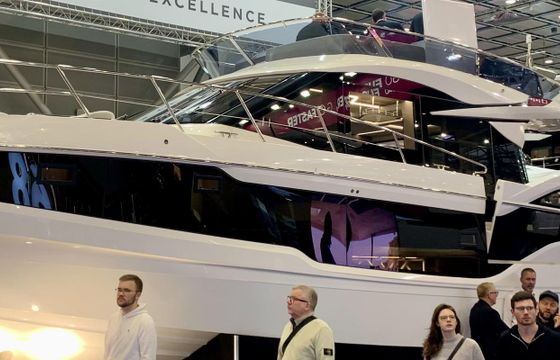 Galeon 440 fly