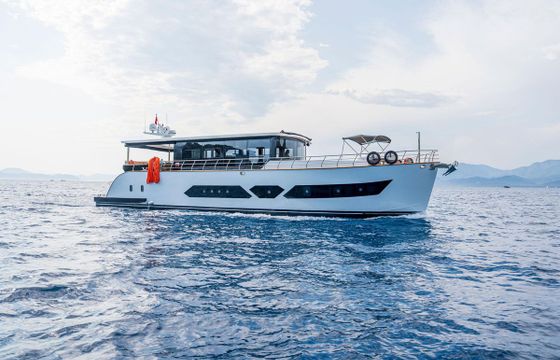 Custom Trawler 71