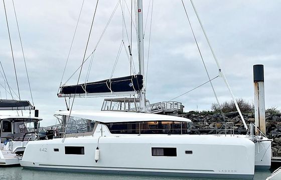 Lagoon 42