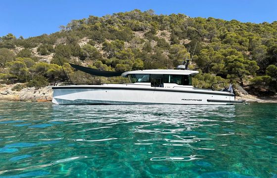Axopar 37 XC Cross Cabin