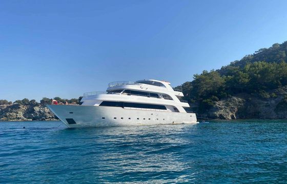 M/Y 112